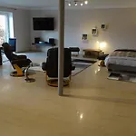 Gaestezimmer & בית הארחה